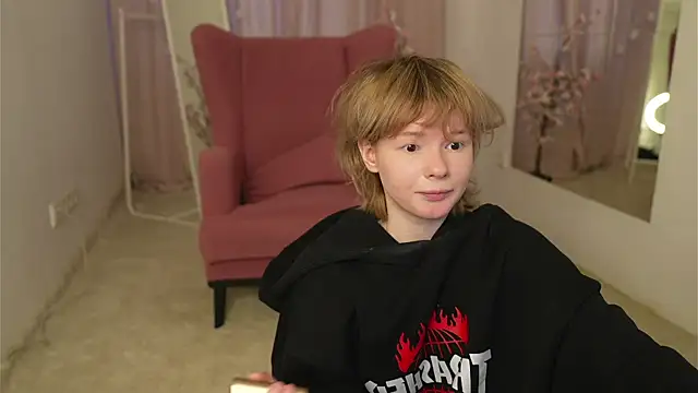 miccka   online show from November 2025 10:35:02 AM