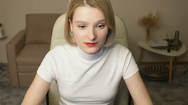 EvitaMull online show from November 2025 02:49:01 PM