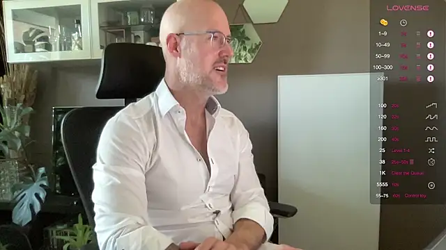 Snapshot of the_new_fit_rubinho chatting on May 2026 07:05:02 AM the new fit rubinho online show from May 2026 07:05:02 AM