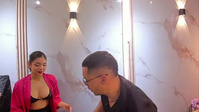 Snapshot of Aron_and_molly chatting on November 2025 12:38:02 PM Aron and molly online show from November 2025 12:38:02 PM