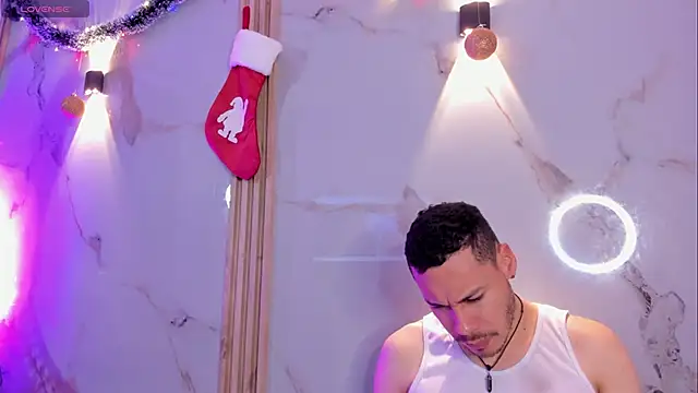 Aron and molly online show from December 2025 12:12:01 PM