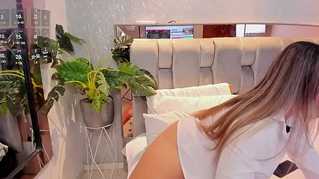 Hannapret   online show from November 2025 09:06:02 PM