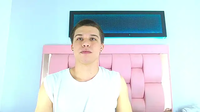 Liam York  online show from December 2025 07:43:01 PM