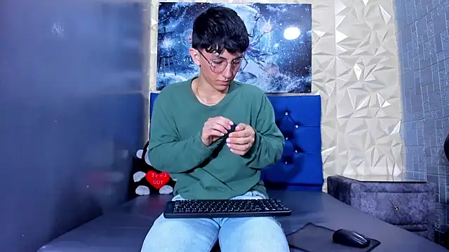 ElanGiraldo online show from April 2026 09:48:02 PM