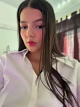 EmmiiGlow online show from April 2026 08:59:01 PM