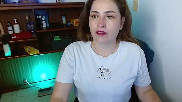 dayan hanks online show from April 2026 02:04:01 AM