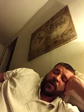 Snapshot of tomluckies chatting on November 2025 05:11:01 PM tomluckies online show from November 2025 05:11:01 PM