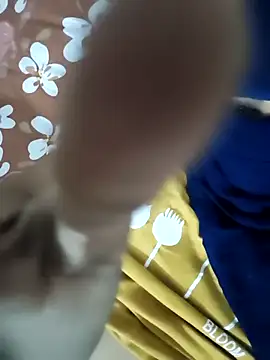 saniya24824 online show from April 2026 05:39:01 PM