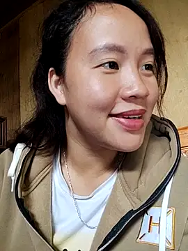 Snapshot of yelow-bee chatting on November 2025 03:49:01 AM yelow-bee online show from November 2025 03:49:01 AM