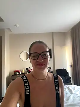 Milana8263 online show from December 2025 06:30:02 AM