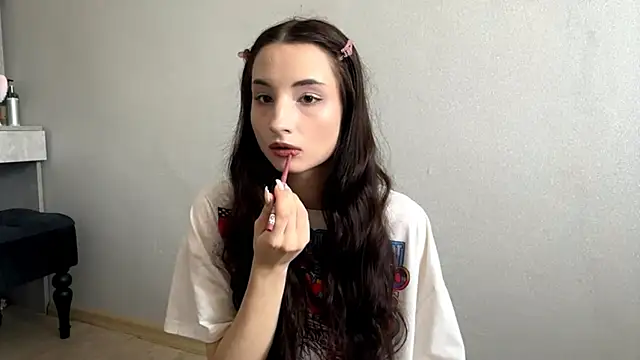 Snapshot of MoriahLinder chatting on November 2025 03:40:02 AM MoriahLinder online show from November 2025 03:40:02 AM