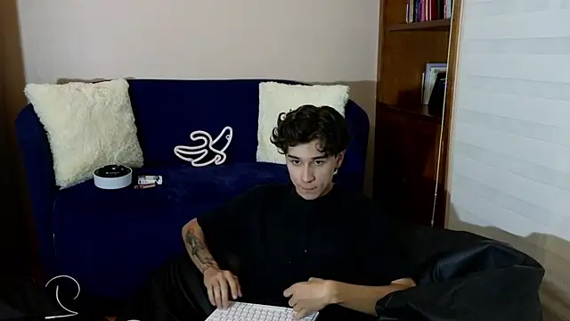 Derekswan online show from November 2025 12:32:01 AM