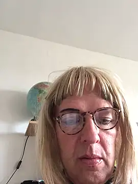 simone xdressing online show from October 2025 01:20:02 PM