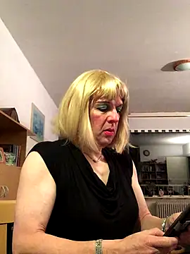 simone xdressing online show from November 2025 01:11:01 AM