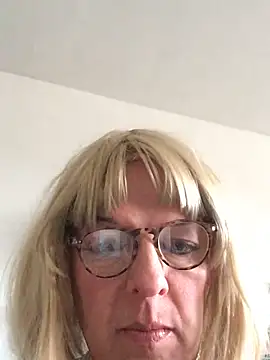 simone xdressing online show from February 2026 03:20:01 PM