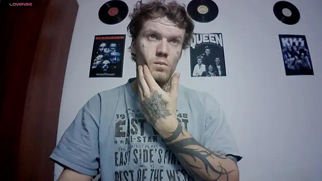 Huntall77 online show from November 2025 02:52:02 PM