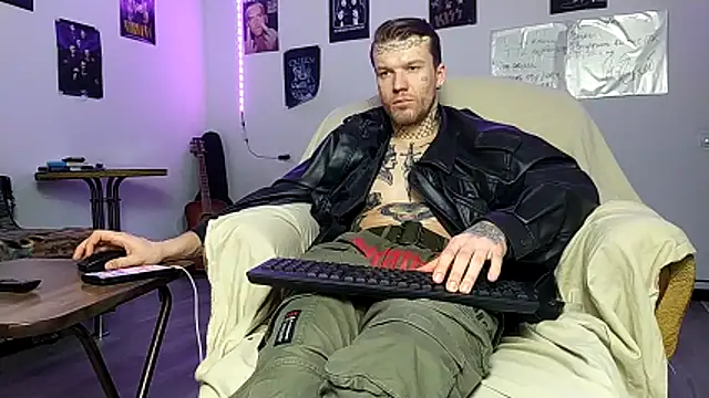 Huntall77 online show from February 2026 06:44:01 PM