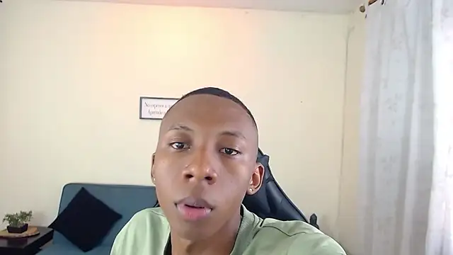 Miilo18 online show from December 2025 09:21:01 PM