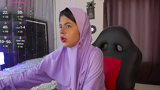 NaylaAbadi online show from November 2025 12:31:02 PM