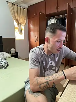 Lucasjandre online show from April 2026 07:44:01 PM