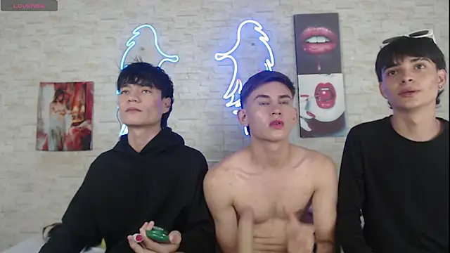 axel milo kairo and noa online show from November 2025 08:38:02 PM