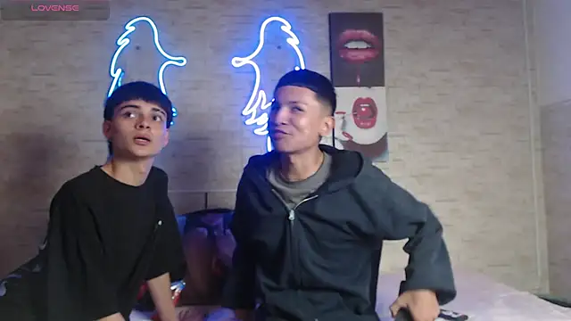 axel milo kairo and noa online show from November 2025 09:28:01 PM