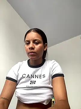 lineichun1708 online show from November 2025 01:22:01 PM