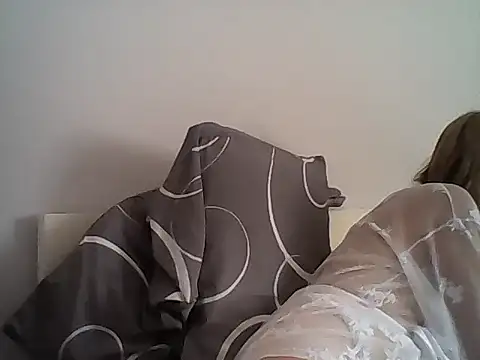 Snapshot of MelleEloa chatting on June 2026 01:22:01 PM MelleEloa online show from June 2026 01:22:01 PM