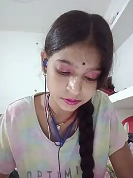 Mohnicute online show from May 2026 07:20:02 PM