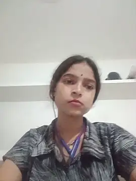 Mohnicute online show from May 2026 06:49:01 PM