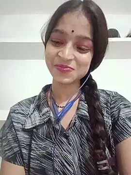 Mohnicute online show from May 2026 06:38:02 PM
