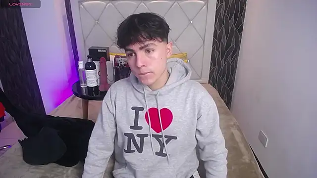 Samu FoXXX online show from November 2025 08:19:01 PM