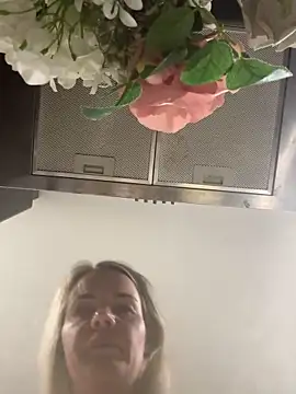 Cutebrowneyes  online show from February 2026 10:15:02 PM