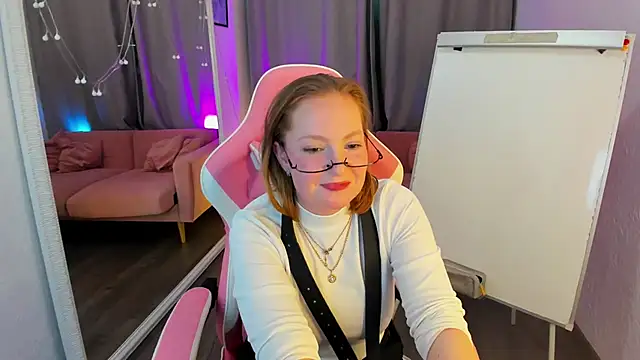 Elizabeth Walson online show from November 2025 11:40:02 AM