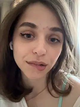yoyogirlx online show from May 2026 11:40:02 AM