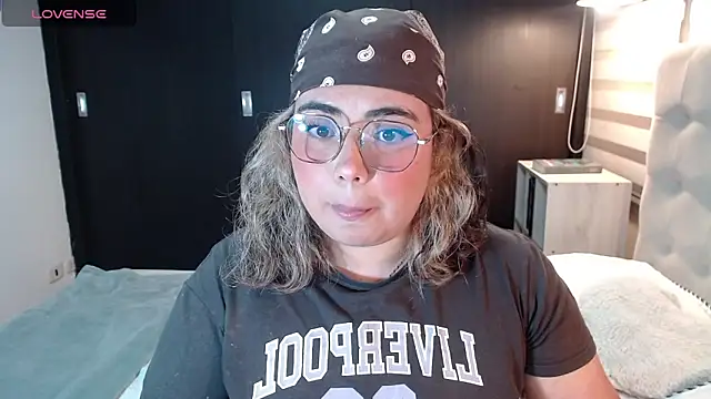 YiniBelle online show from May 2026 03:02:01 AM