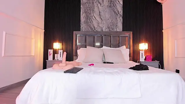 Laureenwells online show from April 2026 02:51:02 AM