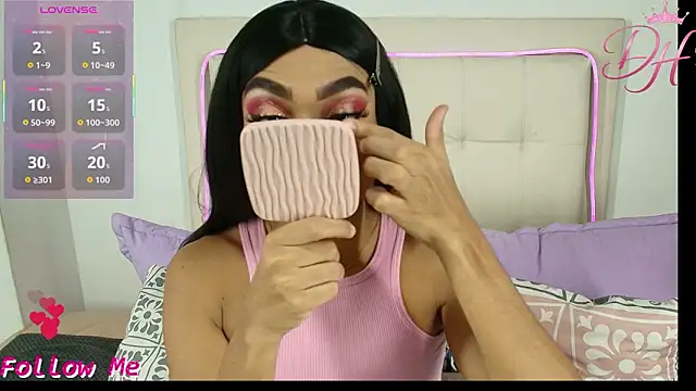 Daphne Hills online show from March 2026 07:50:02 PM