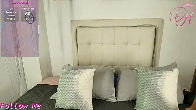 Daphne Hills online show from April 2026 07:00:01 PM