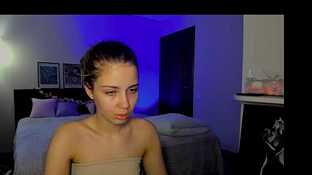 Snapshot of Aurora_Glow21 chatting on June 2026 04:23:01 AM Aurora Glow21 online show from June 2026 04:23:01 AM