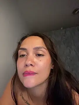 carolsapequinha online show from April 2026 07:23:02 PM