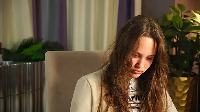 AlesiaTouhey online show from November 2025 12:00:02 PM