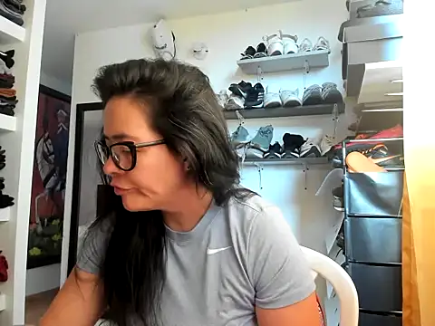 caroline 47 online show from April 2026 07:56:02 PM