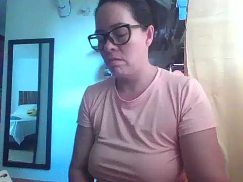 Snapshot of caroline_47 chatting on April 2026 03:29:01 PM caroline 47 online show from April 2026 03:29:01 PM