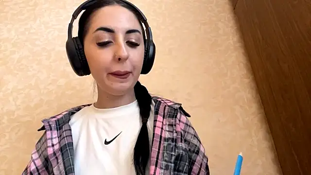 CindyFlowers online show from November 2025 12:15:02 PM