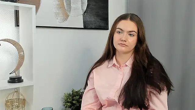 LoraGeraghty online show from November 2025 07:40:01 AM