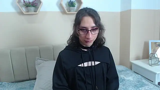 Charlothe 7 online show from April 2026 04:00:01 PM