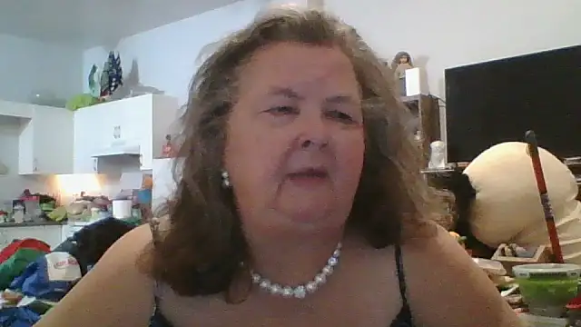 TiguhguhrsRose online show from November 2025 01:38:01 AM