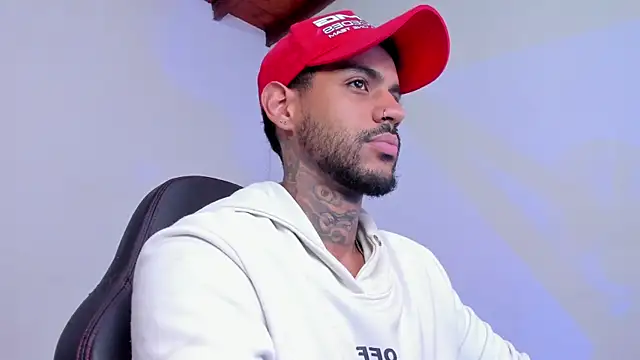 LuigiVitale 1 online show from November 2025 08:05:01 AM