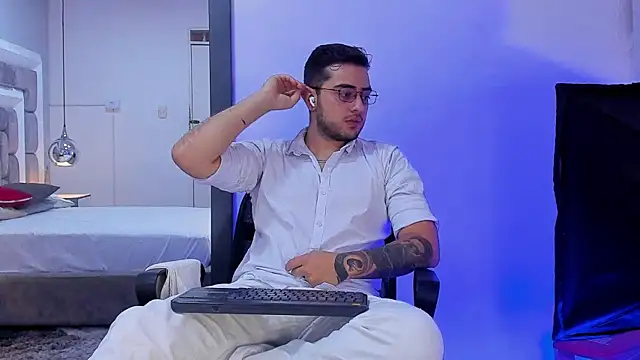 Ethan Greys online show from December 2025 04:21:01 AM